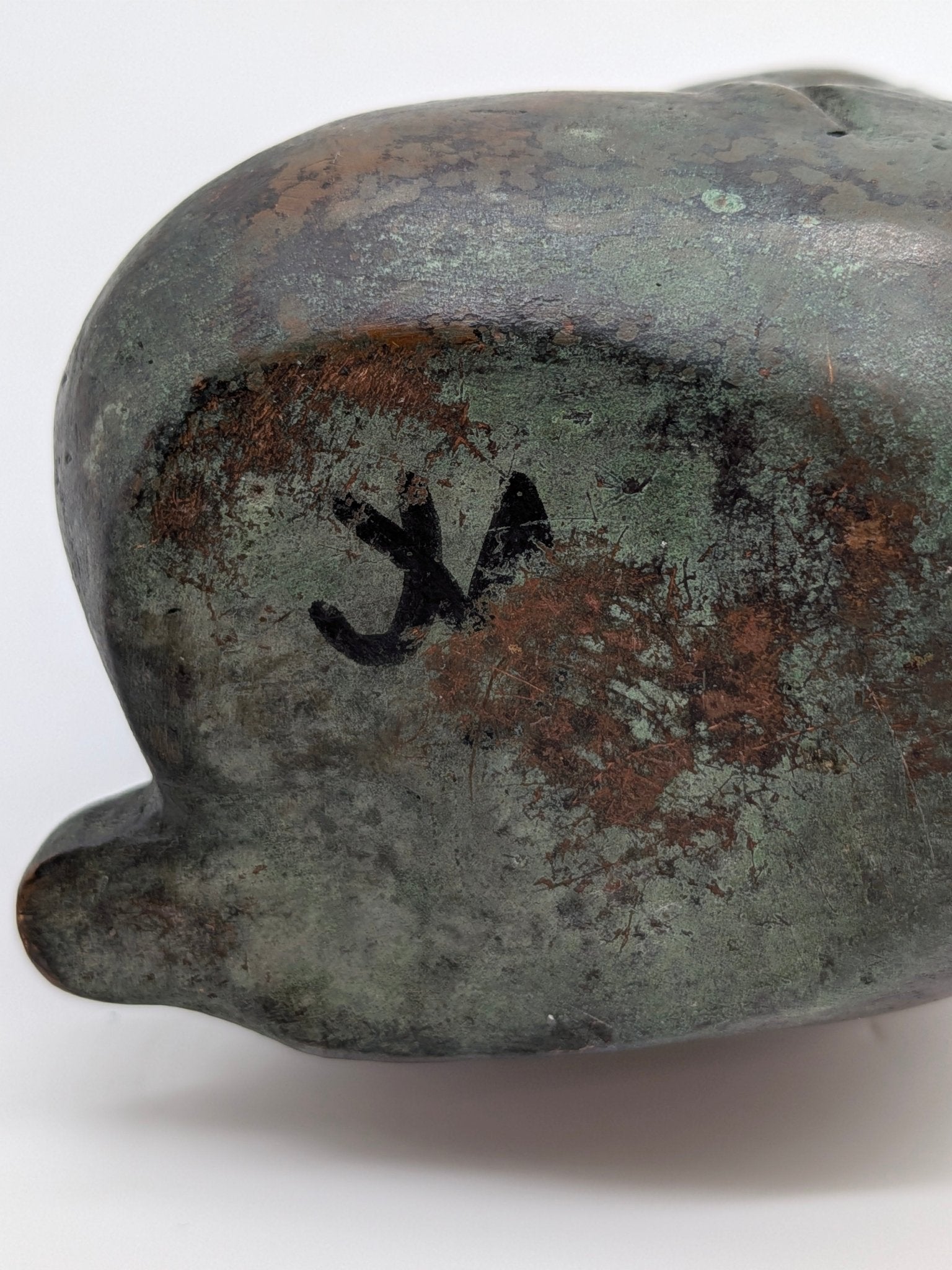 XJ gesigneerd - Brons beeld van vrouw in kimono - signatuur onderzijde