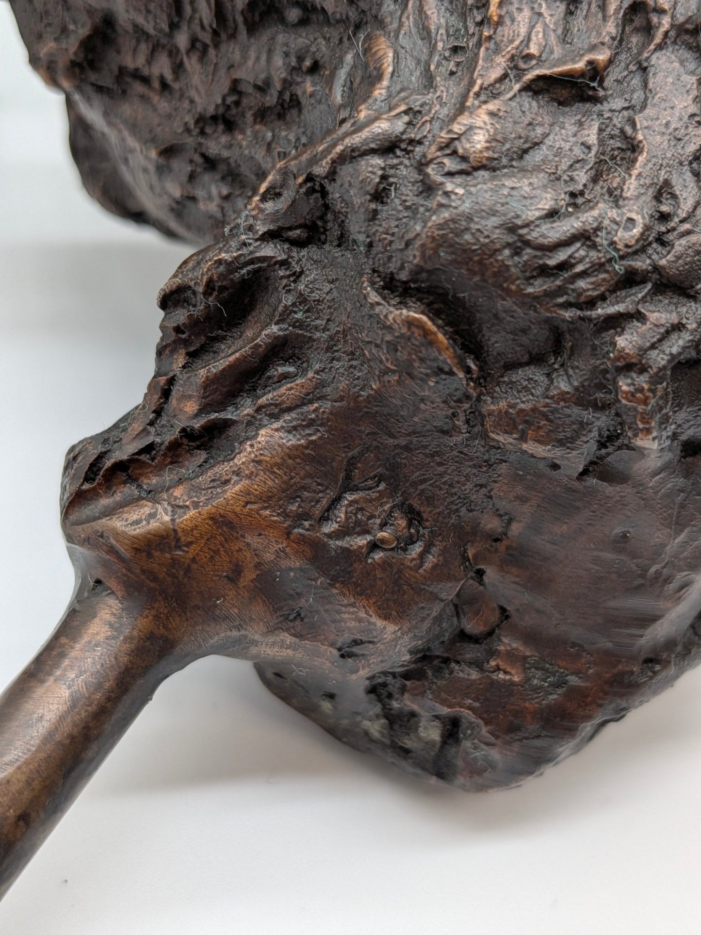 Yvonne Piller - Kop van klein hondje op sokkel - Holland Heritage Gallery