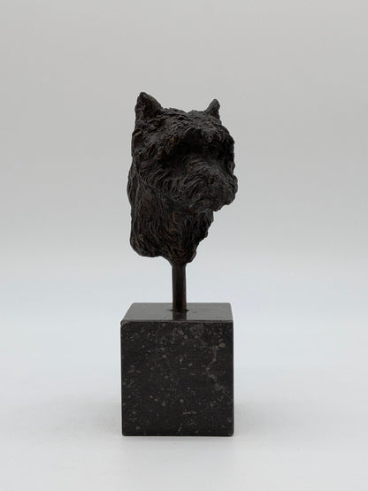 Yvonne Piller - Kop van klein hondje op sokkel - Holland Heritage Gallery